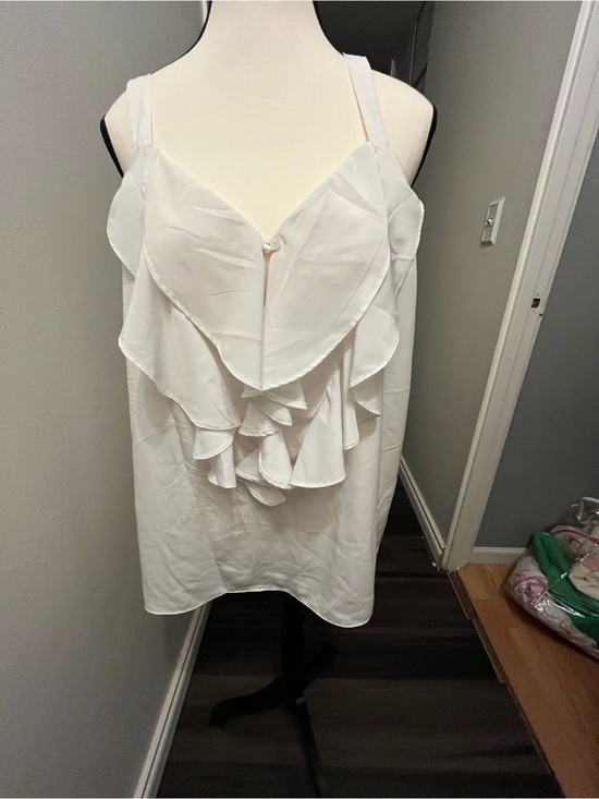 Old Navy Tops - Old Navy White Ruffle V-Neck Tank